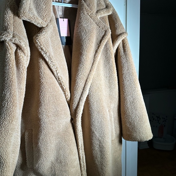 Teddy Fur Coat 🧥 from Pretty Little Thing - Picture 4 of 5